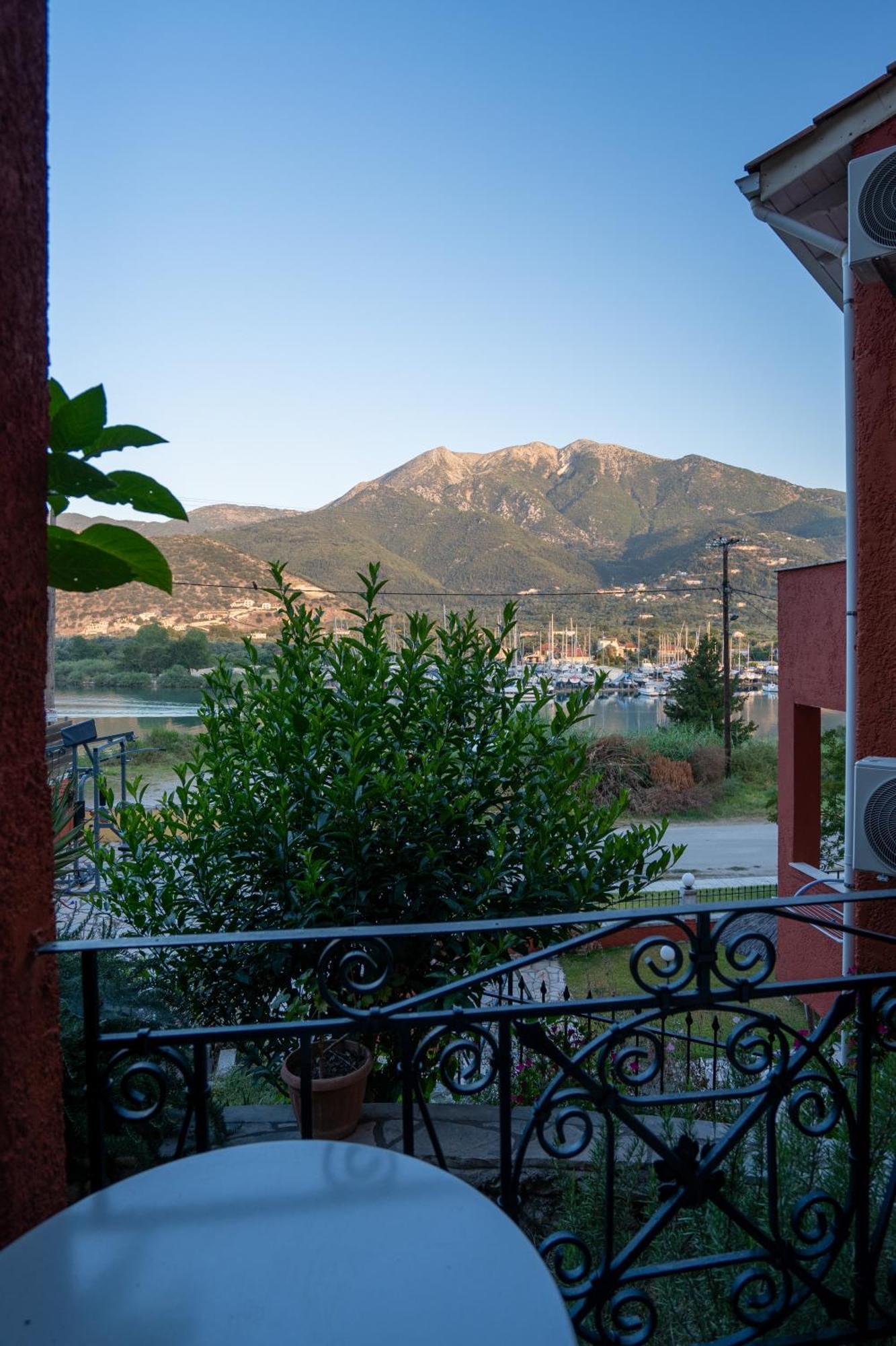 Vliho Bay Boutique Hotel Yénion Quarto foto